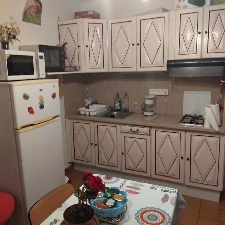 F1 Chambre Et Cuisine Reynes Экстерьер фото