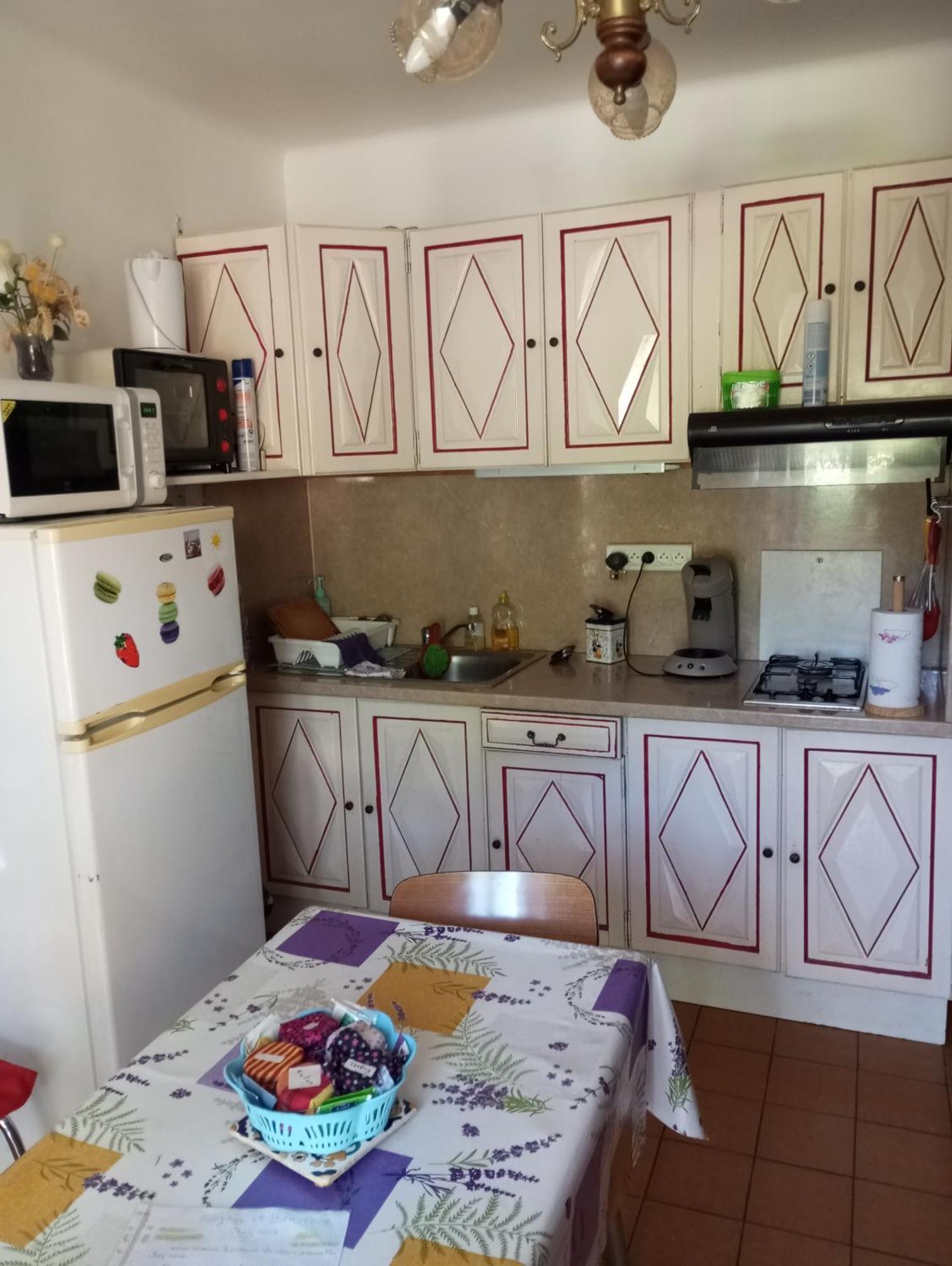F1 Chambre Et Cuisine Reynes Экстерьер фото