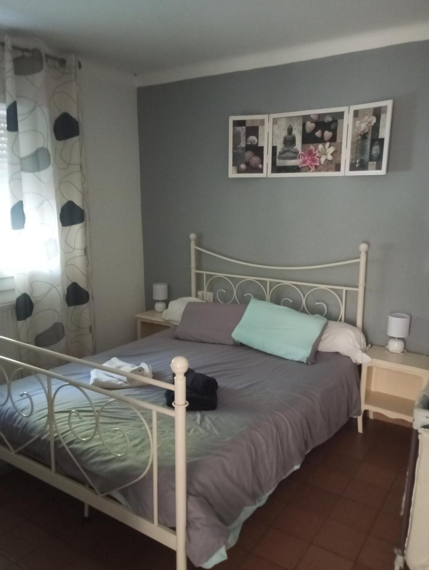F1 Chambre Et Cuisine Reynes Экстерьер фото